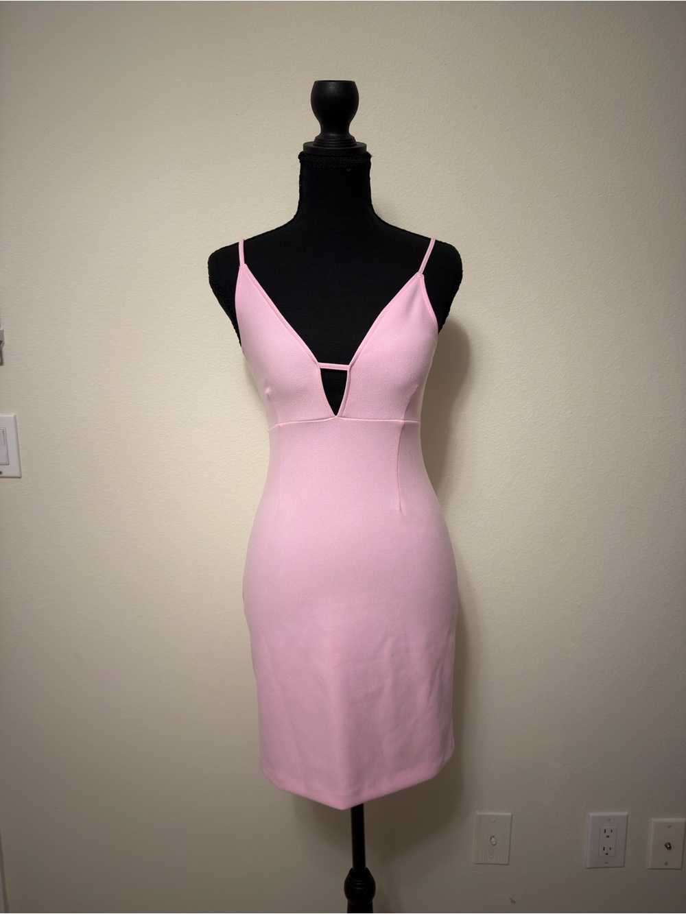 A&F Sleeveless Pink Bodycon Dress with V-Neck Detail